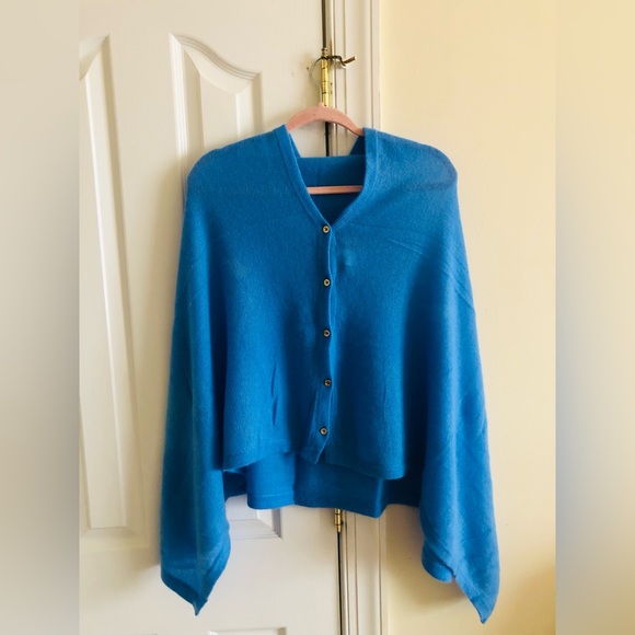 Lilly Pulitzer Sweaters - Lilly Pulitzer cashmere blue with golden tone buttons poncho size OS